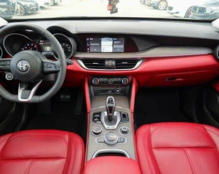 Белый Альфа stelvio, объемом двигателя 2 л и пробегом 29 тыс. км за 14300 $, фото 7 на Automoto.ua
