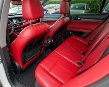 Белый Альфа stelvio, объемом двигателя 2 л и пробегом 29 тыс. км за 14300 $, фото 10 на Automoto.ua