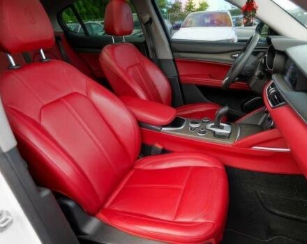 Белый Альфа stelvio, объемом двигателя 2 л и пробегом 29 тыс. км за 14300 $, фото 9 на Automoto.ua
