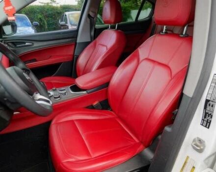 Белый Альфа stelvio, объемом двигателя 2 л и пробегом 29 тыс. км за 14300 $, фото 8 на Automoto.ua