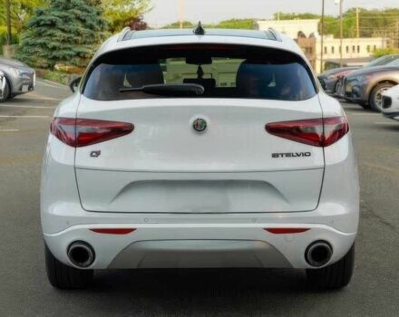 Белый Альфа stelvio, объемом двигателя 2 л и пробегом 29 тыс. км за 14300 $, фото 4 на Automoto.ua