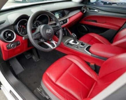 Белый Альфа stelvio, объемом двигателя 2 л и пробегом 29 тыс. км за 14300 $, фото 6 на Automoto.ua
