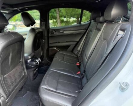 Белый Альфа stelvio, объемом двигателя 2 л и пробегом 13 тыс. км за 14000 $, фото 12 на Automoto.ua