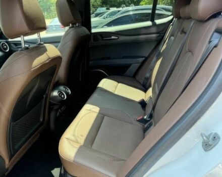 Білий Альфа stelvio, об'ємом двигуна 2 л та пробігом 29 тис. км за 16000 $, фото 8 на Automoto.ua