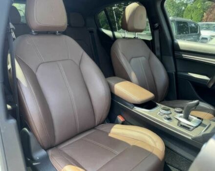 Білий Альфа stelvio, об'ємом двигуна 2 л та пробігом 29 тис. км за 16000 $, фото 6 на Automoto.ua