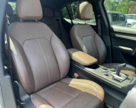 Белый Альфа stelvio, объемом двигателя 2 л и пробегом 10 тыс. км за 16000 $, фото 10 на Automoto.ua