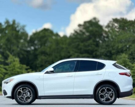 Белый Альфа stelvio, объемом двигателя 2 л и пробегом 13 тыс. км за 14000 $, фото 4 на Automoto.ua