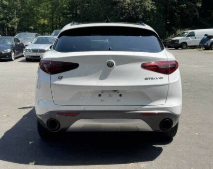Белый Альфа stelvio, объемом двигателя 2 л и пробегом 10 тыс. км за 16000 $, фото 4 на Automoto.ua