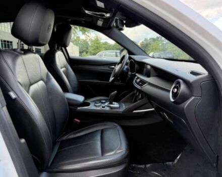 Белый Альфа stelvio, объемом двигателя 2 л и пробегом 13 тыс. км за 14000 $, фото 10 на Automoto.ua