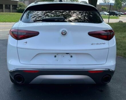 Белый Альфа stelvio, объемом двигателя 2 л и пробегом 21 тыс. км за 10000 $, фото 4 на Automoto.ua