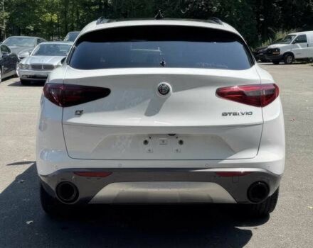 Білий Альфа stelvio, об'ємом двигуна 2 л та пробігом 29 тис. км за 16000 $, фото 4 на Automoto.ua