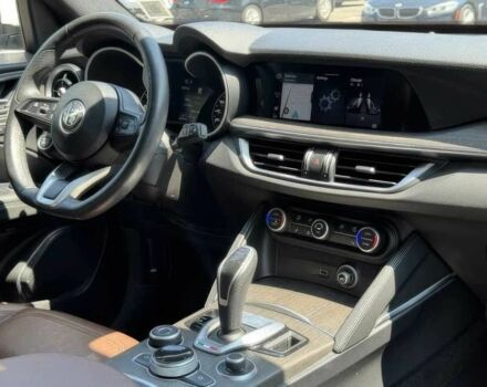 Белый Альфа stelvio, объемом двигателя 2 л и пробегом 10 тыс. км за 16000 $, фото 7 на Automoto.ua