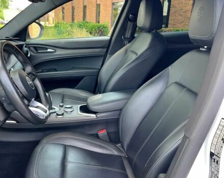 Белый Альфа stelvio, объемом двигателя 2 л и пробегом 21 тыс. км за 10000 $, фото 6 на Automoto.ua