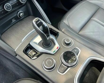 Белый Альфа stelvio, объемом двигателя 2 л и пробегом 21 тыс. км за 10000 $, фото 7 на Automoto.ua