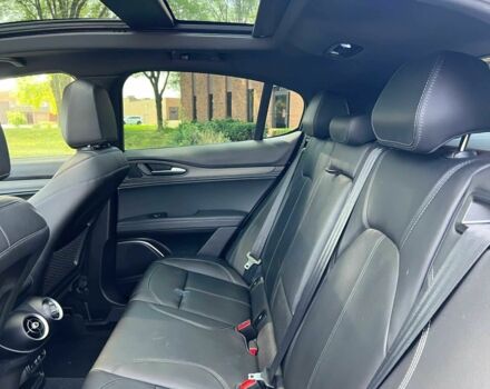 Белый Альфа stelvio, объемом двигателя 2 л и пробегом 21 тыс. км за 10000 $, фото 10 на Automoto.ua