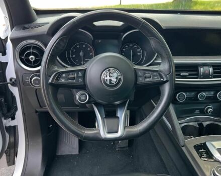 Белый Альфа stelvio, объемом двигателя 2 л и пробегом 21 тыс. км за 10000 $, фото 9 на Automoto.ua