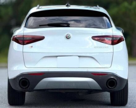 Белый Альфа stelvio, объемом двигателя 2 л и пробегом 13 тыс. км за 14000 $, фото 6 на Automoto.ua