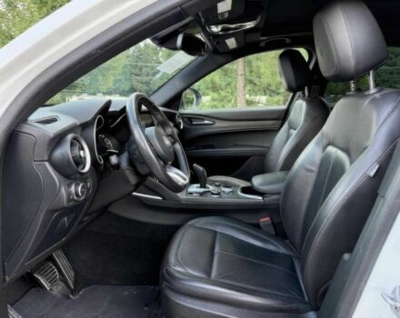 Белый Альфа stelvio, объемом двигателя 2 л и пробегом 13 тыс. км за 14000 $, фото 9 на Automoto.ua