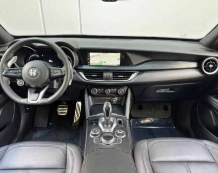 Белый Альфа stelvio, объемом двигателя 2 л и пробегом 20 тыс. км за 13000 $, фото 9 на Automoto.ua