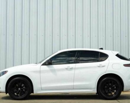 Белый Альфа stelvio, объемом двигателя 2 л и пробегом 20 тыс. км за 13000 $, фото 3 на Automoto.ua