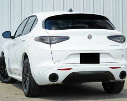 Белый Альфа stelvio, объемом двигателя 2 л и пробегом 20 тыс. км за 13000 $, фото 7 на Automoto.ua