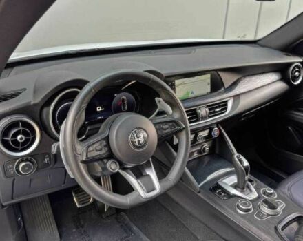 Белый Альфа stelvio, объемом двигателя 2 л и пробегом 20 тыс. км за 13000 $, фото 10 на Automoto.ua