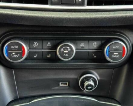 Белый Альфа stelvio, объемом двигателя 2 л и пробегом 20 тыс. км за 13000 $, фото 16 на Automoto.ua