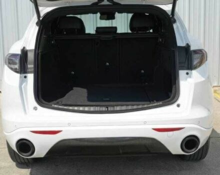 Белый Альфа stelvio, объемом двигателя 2 л и пробегом 20 тыс. км за 13000 $, фото 8 на Automoto.ua