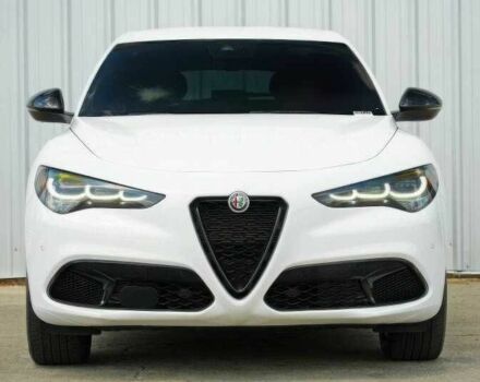 Белый Альфа stelvio, объемом двигателя 2 л и пробегом 20 тыс. км за 13000 $, фото 1 на Automoto.ua