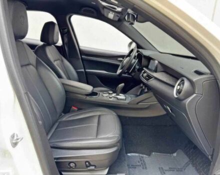 Белый Альфа stelvio, объемом двигателя 2 л и пробегом 20 тыс. км за 13000 $, фото 12 на Automoto.ua
