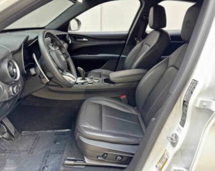 Белый Альфа stelvio, объемом двигателя 2 л и пробегом 20 тыс. км за 13000 $, фото 13 на Automoto.ua
