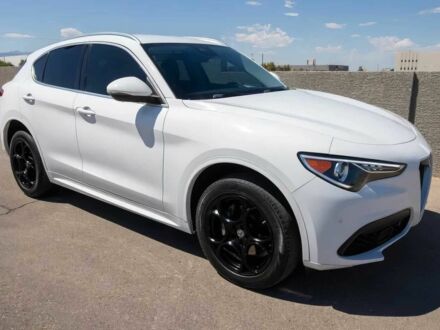 Белый Альфа stelvio, объемом двигателя 2 л и пробегом 37 тыс. км за 9900 $, фото 1 на Automoto.ua
