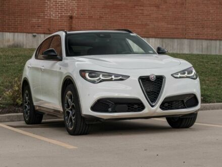 Білий Альфа stelvio, об'ємом двигуна 2 л та пробігом 12 тис. км за 13000 $, фото 1 на Automoto.ua