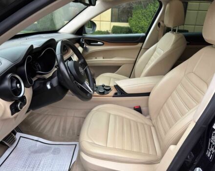 Черный Альфа stelvio, объемом двигателя 2 л и пробегом 35 тыс. км за 8300 $, фото 11 на Automoto.ua