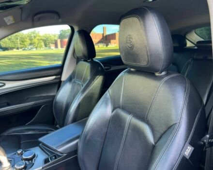 Черный Альфа stelvio, объемом двигателя 2 л и пробегом 32 тыс. км за 15000 $, фото 12 на Automoto.ua