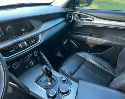 Черный Альфа stelvio, объемом двигателя 2 л и пробегом 32 тыс. км за 15000 $, фото 11 на Automoto.ua