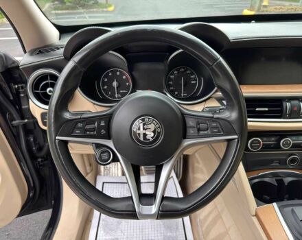 Черный Альфа stelvio, объемом двигателя 2 л и пробегом 35 тыс. км за 8300 $, фото 13 на Automoto.ua