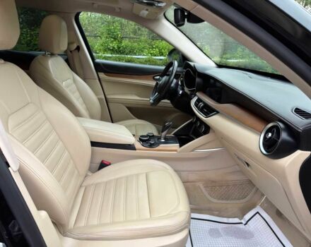 Черный Альфа stelvio, объемом двигателя 2 л и пробегом 35 тыс. км за 8300 $, фото 8 на Automoto.ua