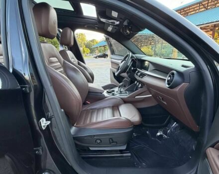 Черный Альфа stelvio, объемом двигателя 2 л и пробегом 34 тыс. км за 16300 $, фото 8 на Automoto.ua