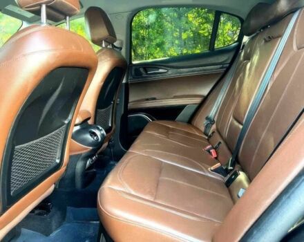 Черный Альфа stelvio, объемом двигателя 2 л и пробегом 33 тыс. км за 9900 $, фото 10 на Automoto.ua