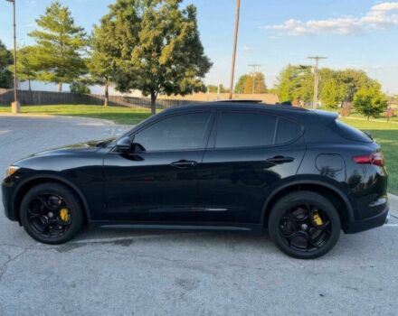 Черный Альфа stelvio, объемом двигателя 2 л и пробегом 34 тыс. км за 16300 $, фото 3 на Automoto.ua