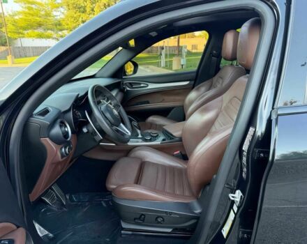 Черный Альфа stelvio, объемом двигателя 2 л и пробегом 34 тыс. км за 16300 $, фото 9 на Automoto.ua