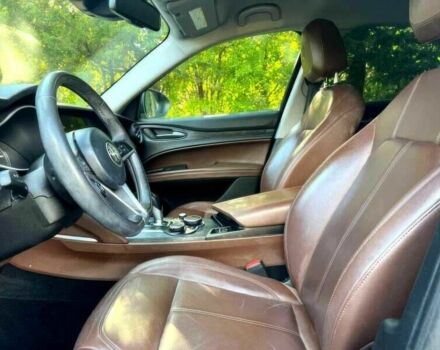 Черный Альфа stelvio, объемом двигателя 2 л и пробегом 33 тыс. км за 9900 $, фото 7 на Automoto.ua