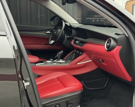 Черный Альфа stelvio, объемом двигателя 2 л и пробегом 82 тыс. км за 26350 $, фото 21 на Automoto.ua