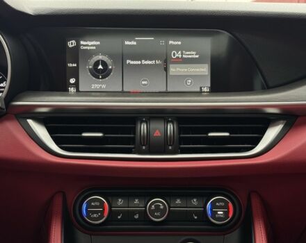 Черный Альфа stelvio, объемом двигателя 2 л и пробегом 82 тыс. км за 26350 $, фото 15 на Automoto.ua