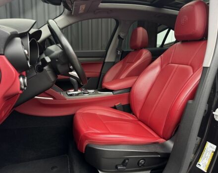 Черный Альфа stelvio, объемом двигателя 2 л и пробегом 82 тыс. км за 26350 $, фото 18 на Automoto.ua