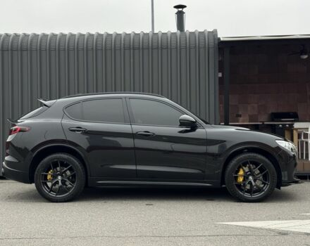 Черный Альфа stelvio, объемом двигателя 2 л и пробегом 82 тыс. км за 26350 $, фото 4 на Automoto.ua