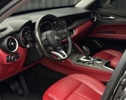 Черный Альфа stelvio, объемом двигателя 2 л и пробегом 82 тыс. км за 26350 $, фото 19 на Automoto.ua