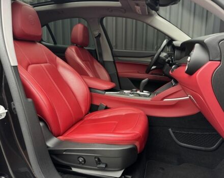 Черный Альфа stelvio, объемом двигателя 2 л и пробегом 82 тыс. км за 26350 $, фото 20 на Automoto.ua