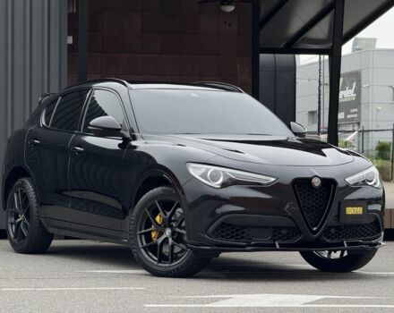 Черный Альфа stelvio, объемом двигателя 2 л и пробегом 82 тыс. км за 26350 $, фото 3 на Automoto.ua